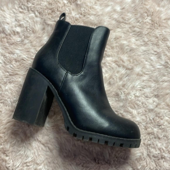 Boots - Picture 2 of 5